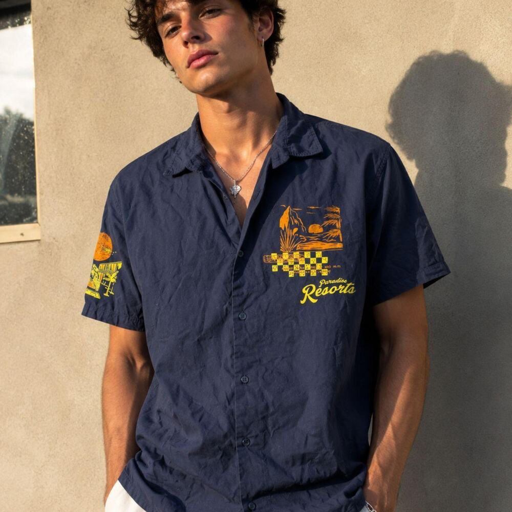 Outfitters navy paradise resorts graphic